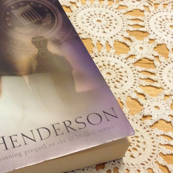3 for $10 book sale! FBI, Romantic Suspense, Dee Henderson, Danger in shadows - Picture 7 of 7